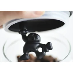 Alessi Gianni a Little Man Holding on Tight Voorraadpot AMDR04 B, 0,7L zwart