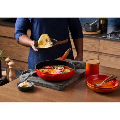 Le Creuset Signature Hapjespan met Houten Steel, 28cm kersenrood