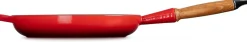 Le Creuset Signature Koekenpan met Houten Steel, 24cm kersenrood