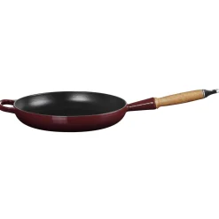 Le Creuset Signature Koekenpan met Houten Steel, 28cm garnet
