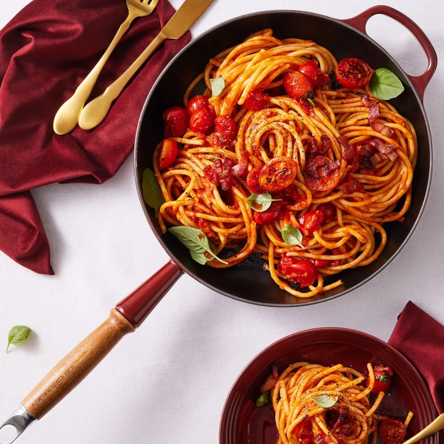 Le Creuset Signature Koekenpan met Houten Steel, 28cm garnet