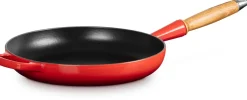 Le Creuset Signature Koekenpan met Houten Steel, 28cm kersenrood