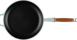 Le Creuset Signature Koekenpan met Houten Steel, 26cm sea salt