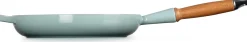Le Creuset Signature Koekenpan met Houten Steel, 26cm sea salt