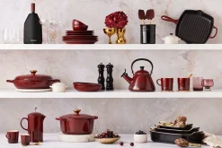 Le Creuset Stoneware Pastabord, 22cm garnet
