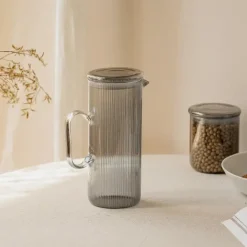 Nuts Waterkaraf met Deksel, 1,2L smoke