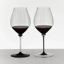 Riedel Fatto A Mano Performance Pinot Noir Mondgeblazen Wijnglas, zwarte steel