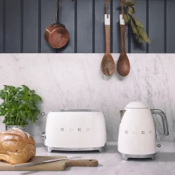 Smeg Waterkoker KLF03CREU, crème