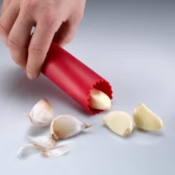 Westmark Peel-Fix Knoflookpeller, rood siliconen